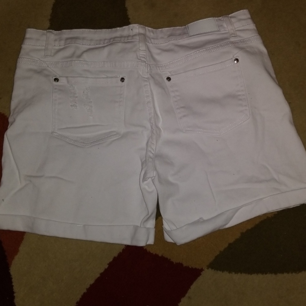 Shorts - Picture 2 of 3